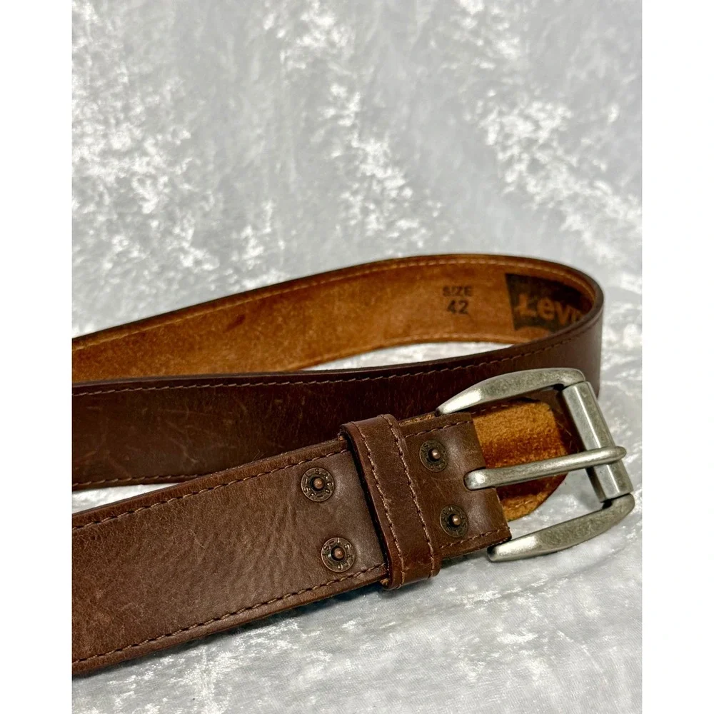 Levis Mens Brown Genuine Leather Belt Size 42/105 Silver Buckle Distressed